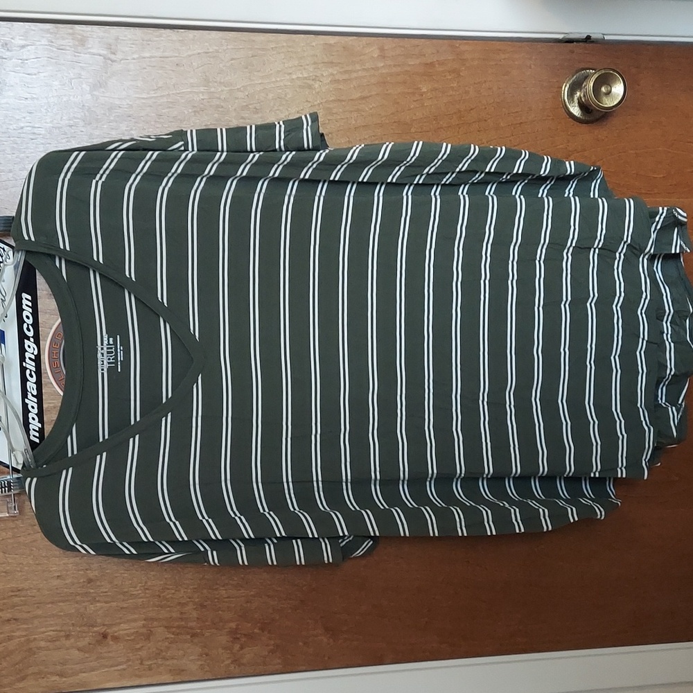 Time & Tru vneck top XXL